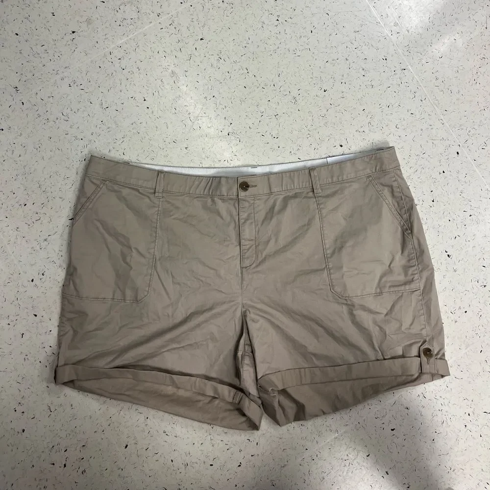 Plus Size 28 Lane Bryant Khaki Shorts NWT - Picture 1 of 3